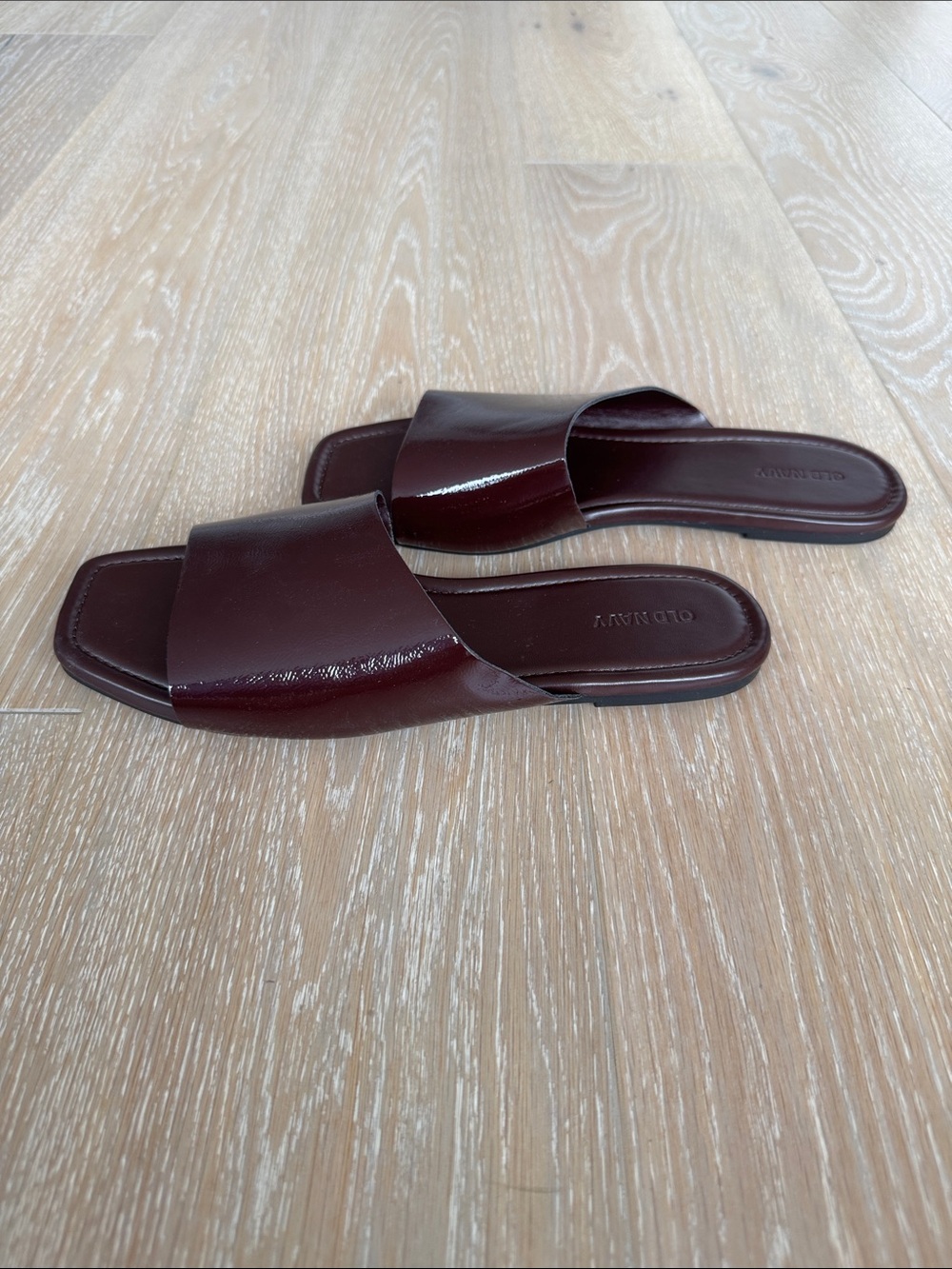 Old Navy Women's Faux-Leather Slide Sandals in Dark Chocolate. NWOT. Size 9. - Picture 3 of 7